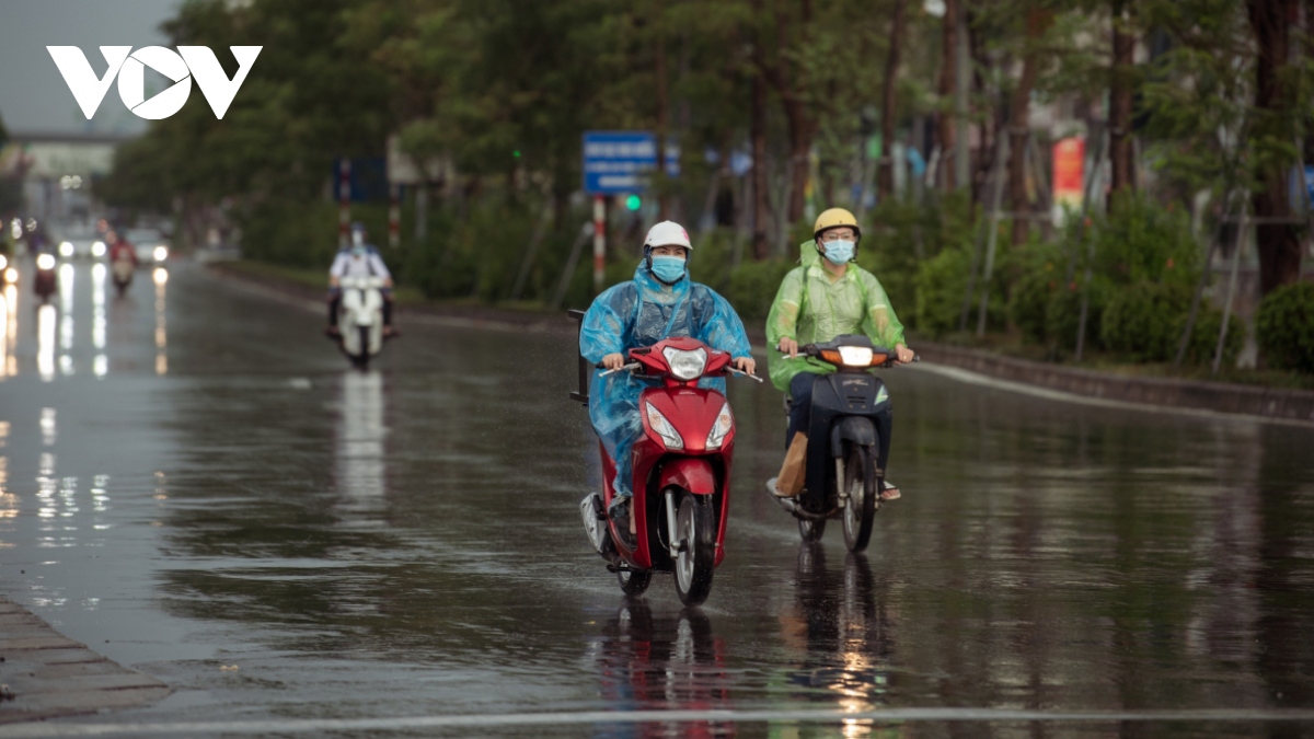 Social distancing period leads to quiet rush hour in Hanoi